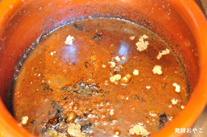産膜酵母が出た魚醤の様子